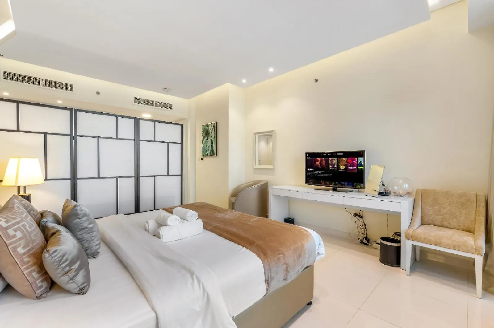 Live The Dubai Dream Premium Flat In Business Bay Apartment