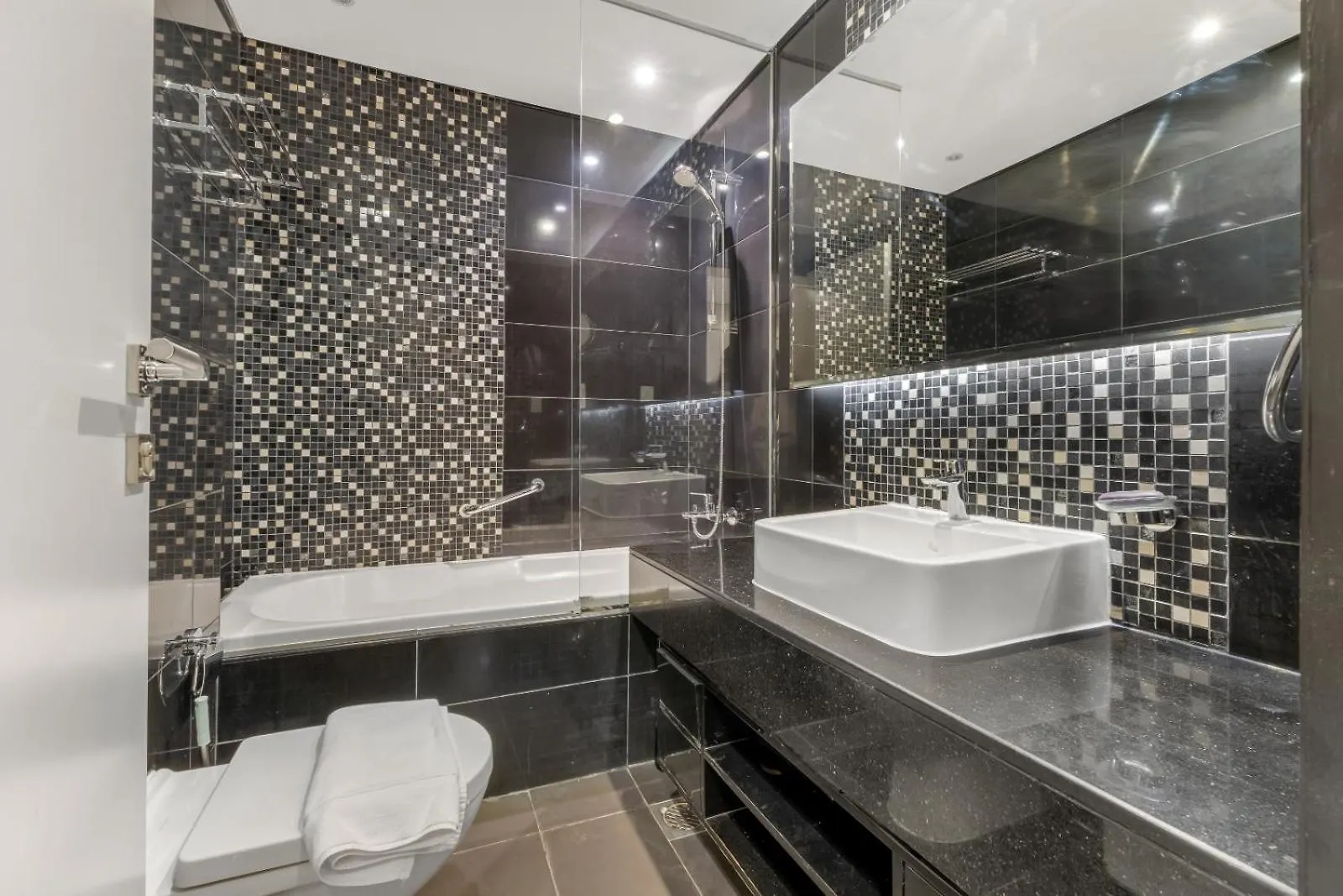 Live The Dubai Dream Premium Flat In Business Bay Apartment