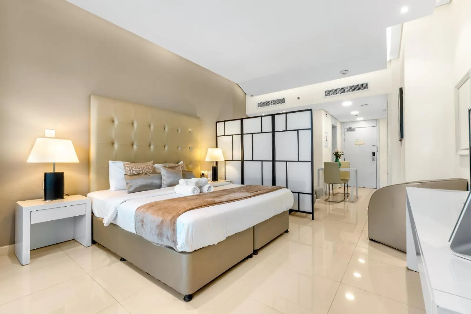 Live The Dubai Dream Premium Flat In Business Bay Apartment