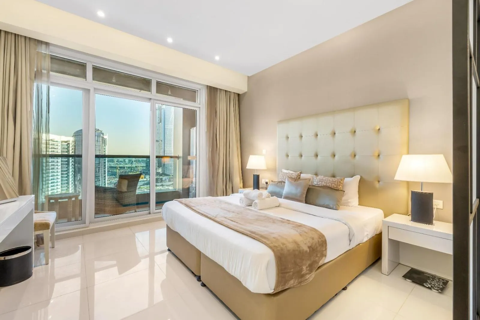 Live The Dubai Dream Premium Flat In Business Bay Apartment